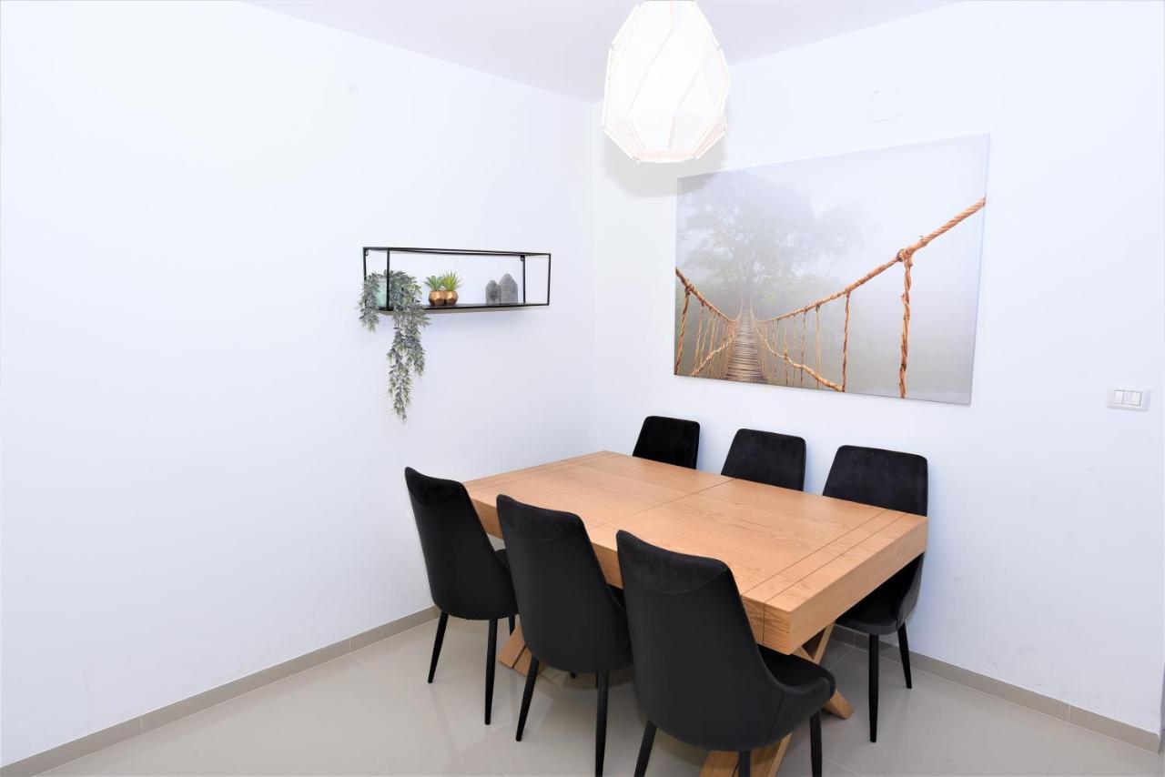 Yalarent Ariston Apartment & Penthouse ティベリア エクステリア 写真